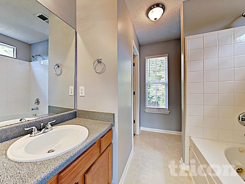 Building Photo - 9870 Rivercliff Ln