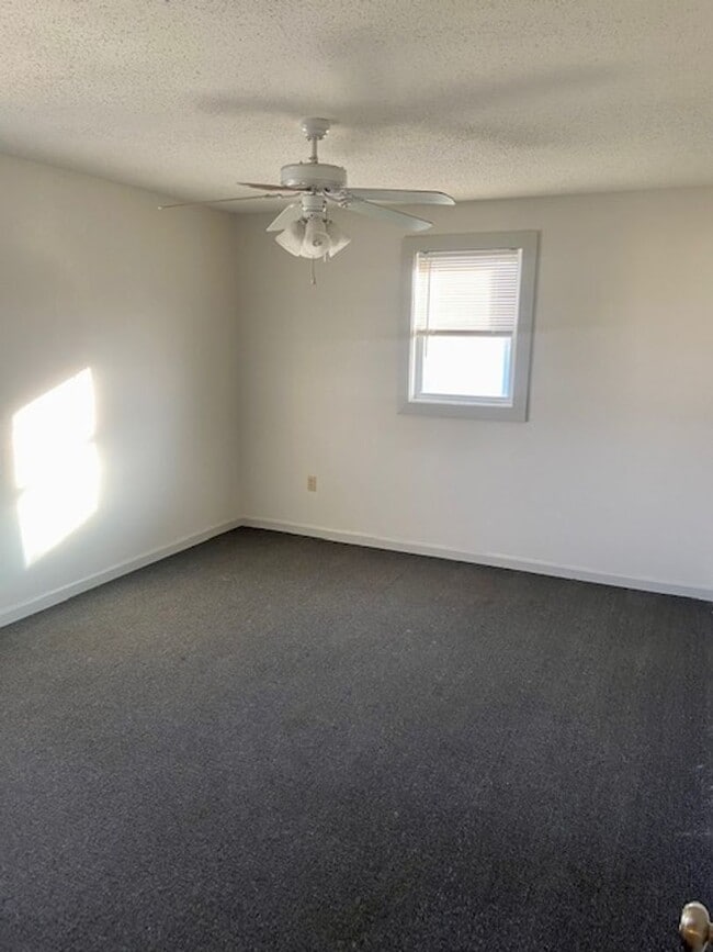 Building Photo - 417 Admiral St