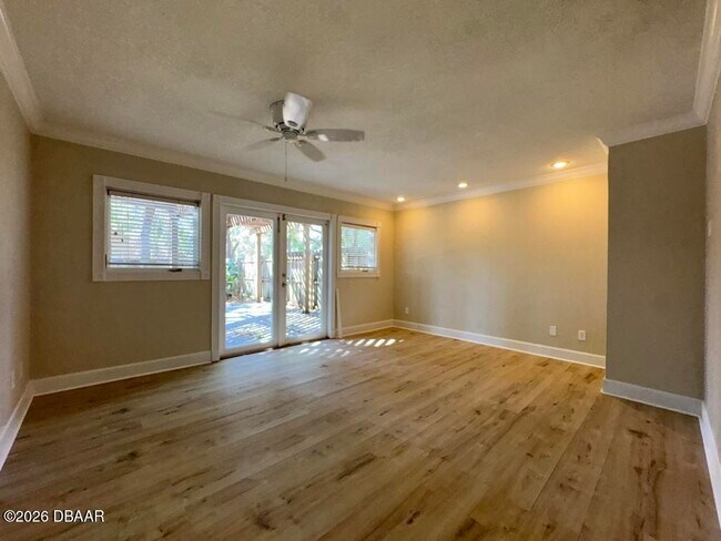 Building Photo - 190 Hidden Hills Dr