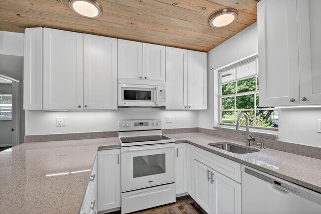 Building Photo - 3532 Coconut Rd