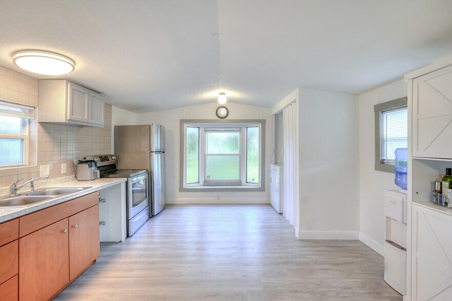 Building Photo - 12552 Farmettes Rd