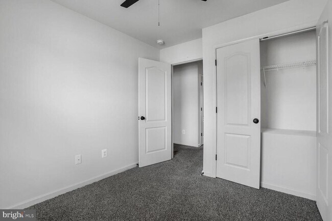 Building Photo - 2437 Drake Ln