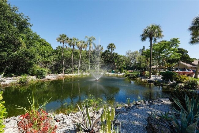 Building Photo - 4819 Village Garden Dr