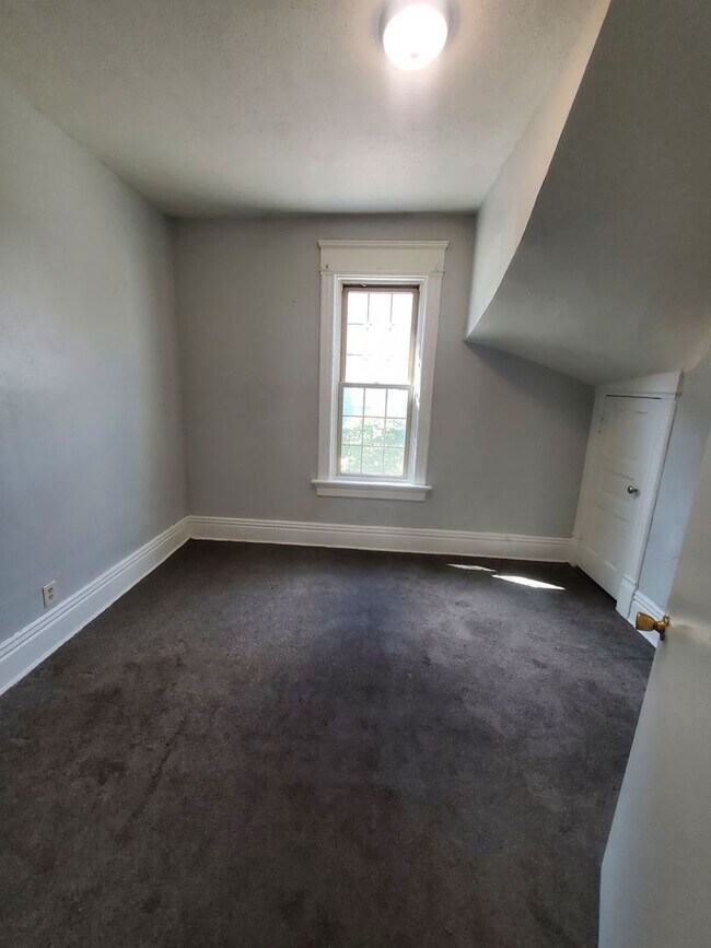 Building Photo - 2215-2217 W Mineral St. (Duplex)(ACE PROPE...