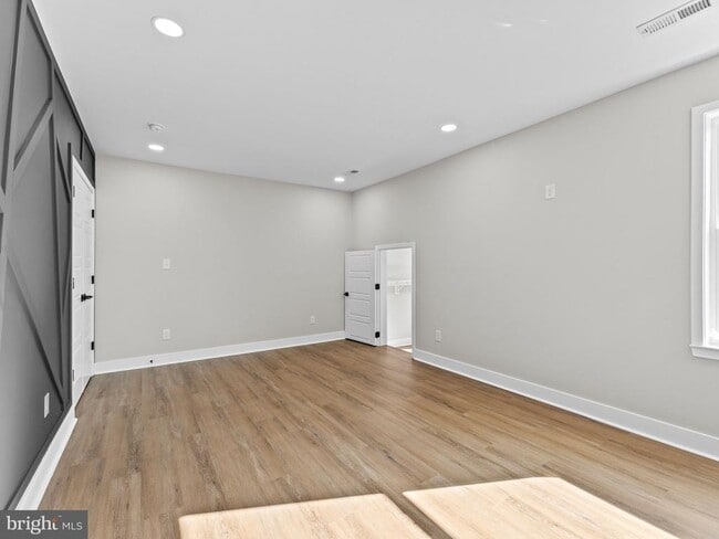 Building Photo - 116 2nd St