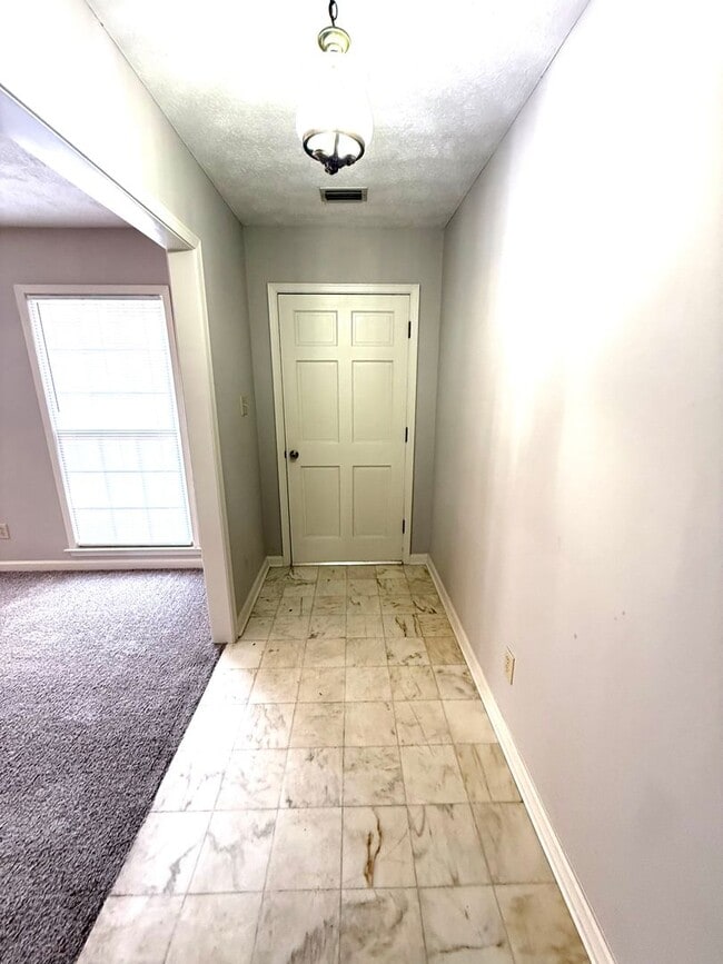 Building Photo - ** 3 bed 2 bath located off Vaughn Road ** Call 334-366-9198 to schedule a self tour