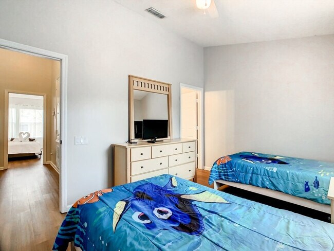 Building Photo - 2314 Silver Palm Dr