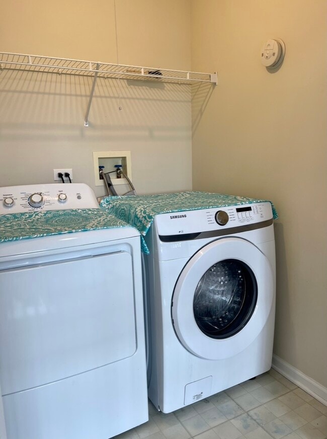 Building Photo - 2205 Clipper Ct