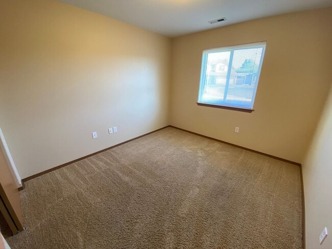 Building Photo - BONUS RENT SPECIAL! 3 Bedroom, 2 Bath Home for September Rent!