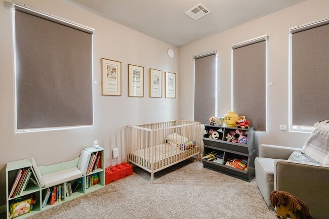 Building Photo - Modern 5 Bedroom Home with Solar Panels - ...