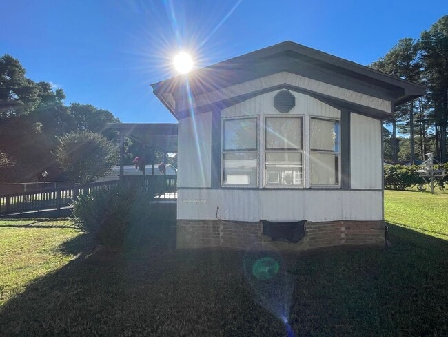 Building Photo - Quiet setting between Angier and Fuquay Varina