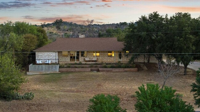 Building Photo - 113 W Bluebonnet Rd