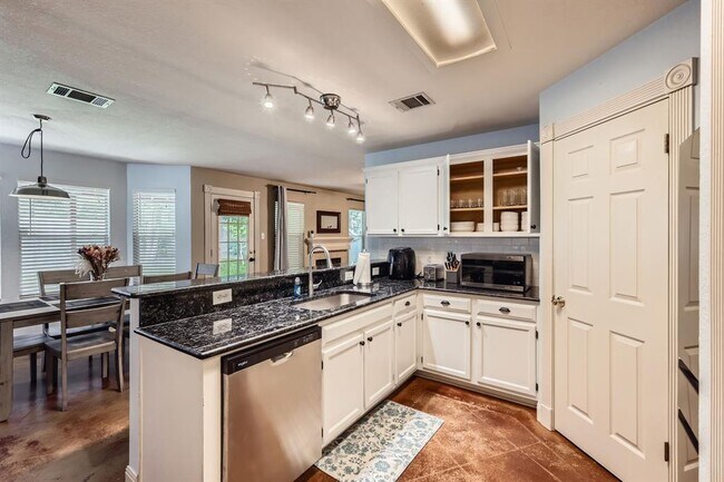 Building Photo - 1125 Strickland Dr