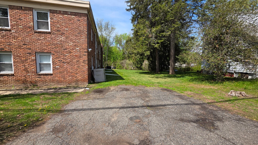 Building Photo - 16 E Belmont Ave