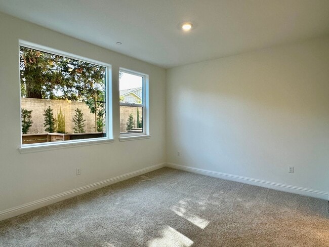 Building Photo - New Luxury Townhouse in Saratoga