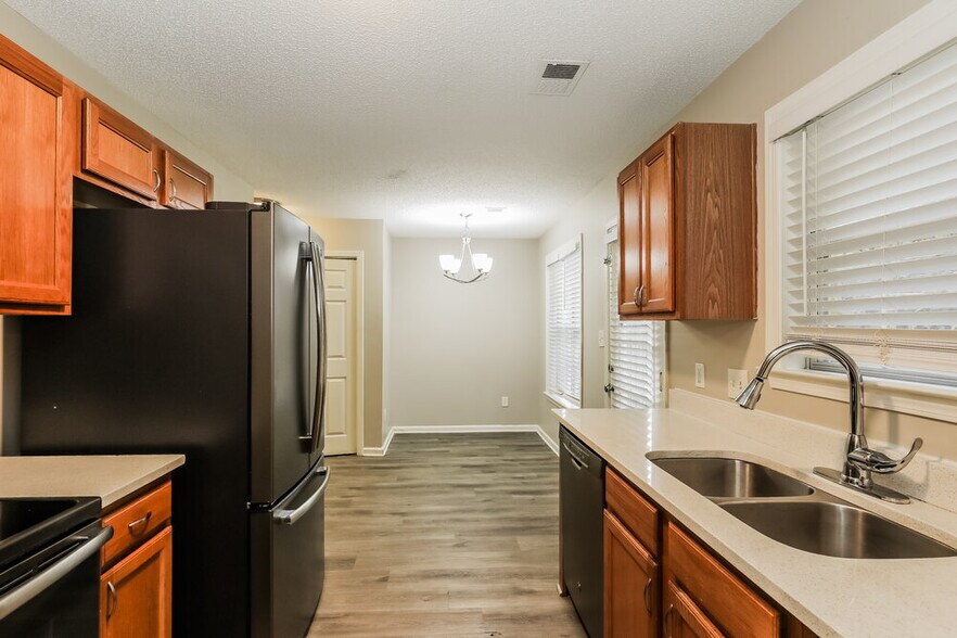 Building Photo - 10990 Knotty Pine Pl