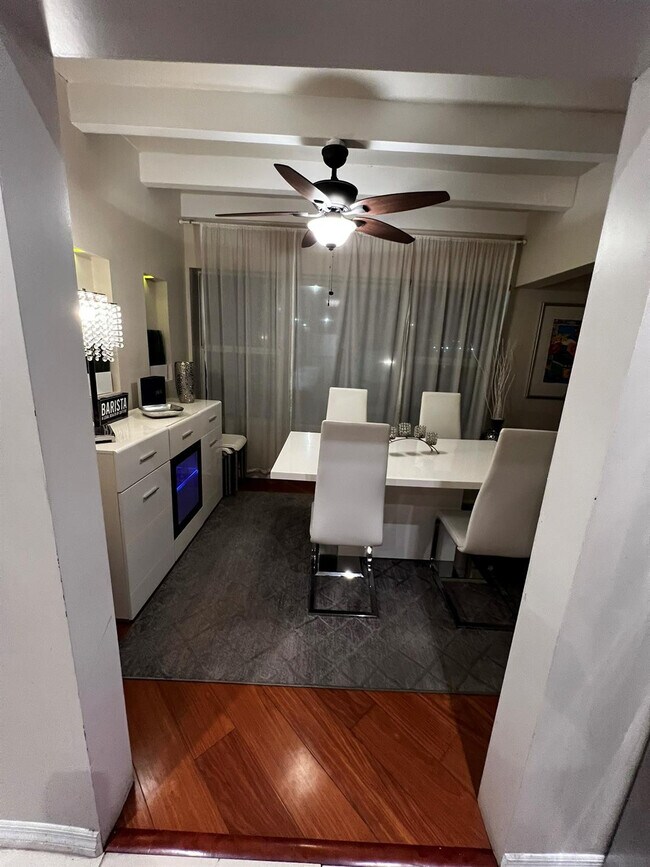 Building Photo - 904 NE 20th Ave