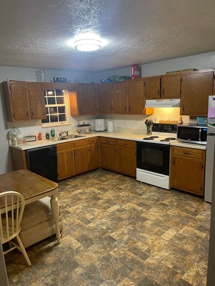 Building Photo - 177 Linda Ave