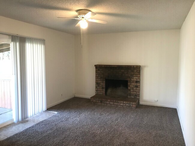 Building Photo - Adorable 3 Bed 2 Bath Ranch Style Home on ...