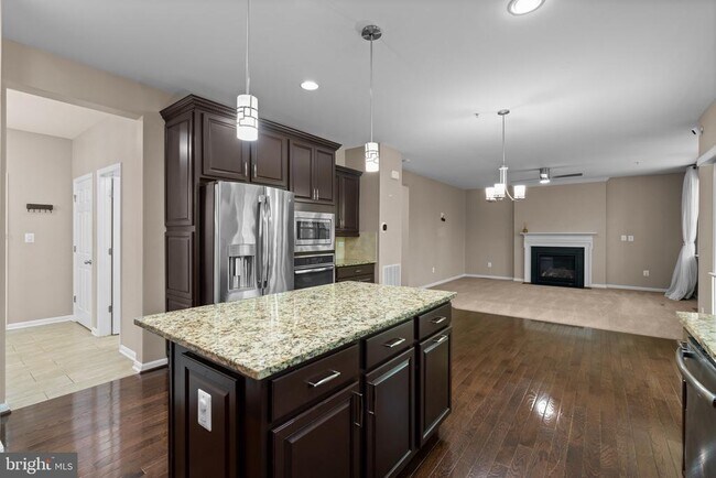 Building Photo - 920 St Martins Loop