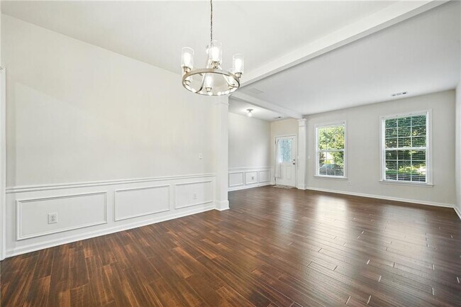 Building Photo - 215 Friars Head Dr NE
