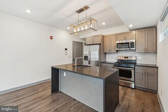 Building Photo - 411 W Berks St