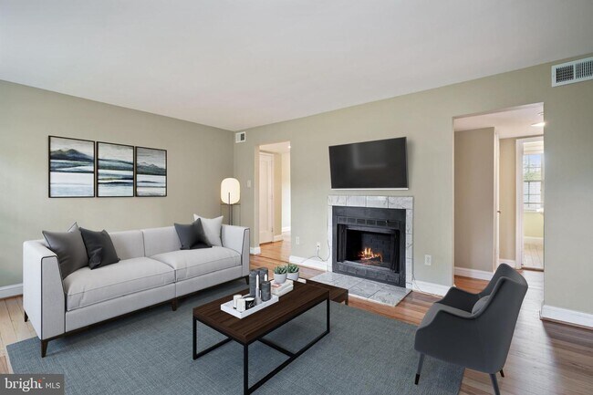 Building Photo - 2900 13th Rd S