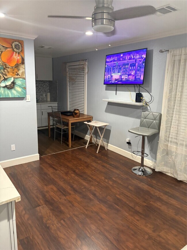 Building Photo - 3021 Gray St