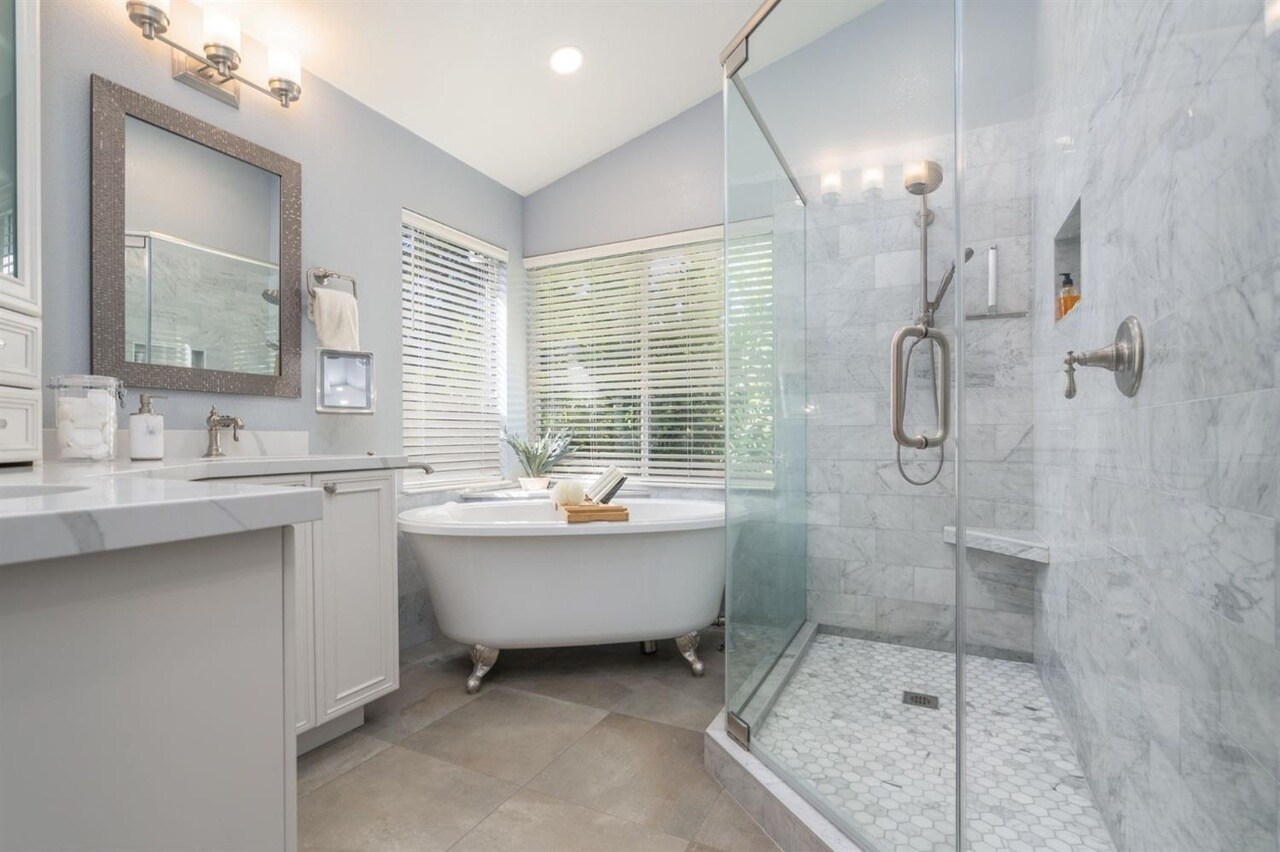 Building Photo - 2532 Tapestry Way
