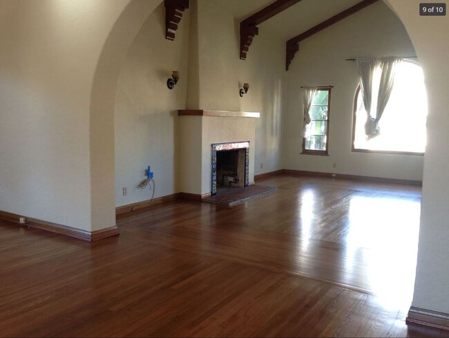 Building Photo - Classic Spanish! Los Feliz 2 BED HOME FOR ...