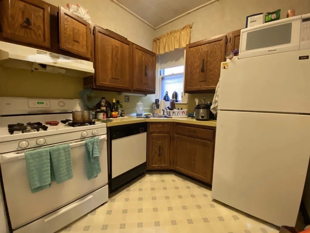 Building Photo - 73 Longwood Ave