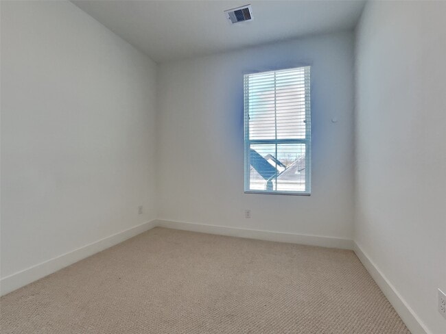 Building Photo - 2056 Johanna Dr