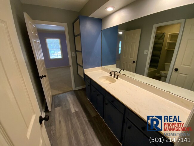 Building Photo - 711 Shea Dr