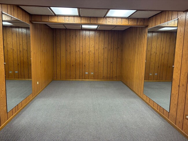 Building Photo - 625 Pheasant Ln