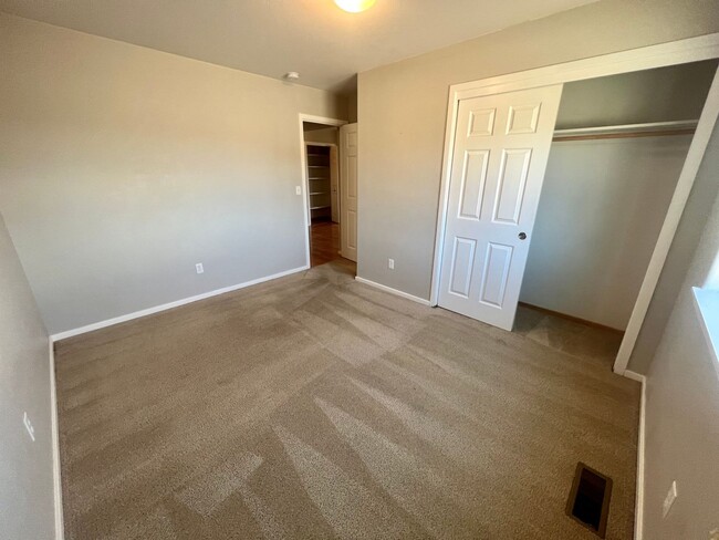 Building Photo - 3 Bedroom, 2 bath Retreat in Prime Redmond...