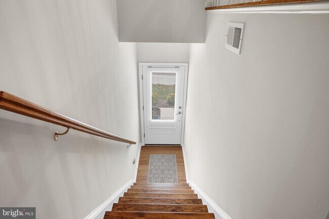 Building Photo - 3421 St Robin Ln