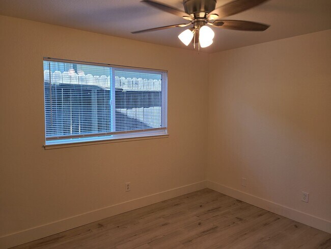 Building Photo - 7945-7947 Tangors Way