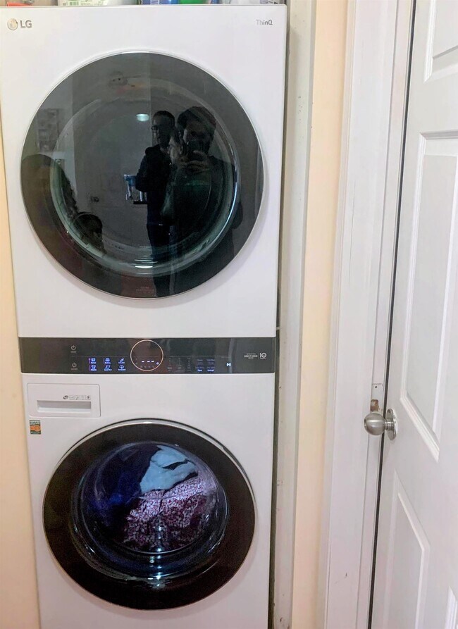 Building Photo - 20 2nd St