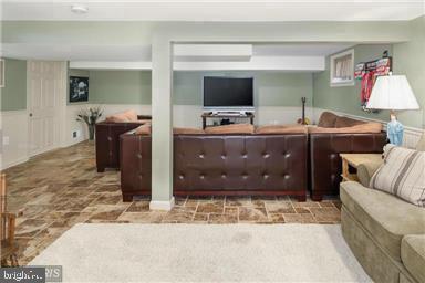 Building Photo - 6659 Jefferson Ave