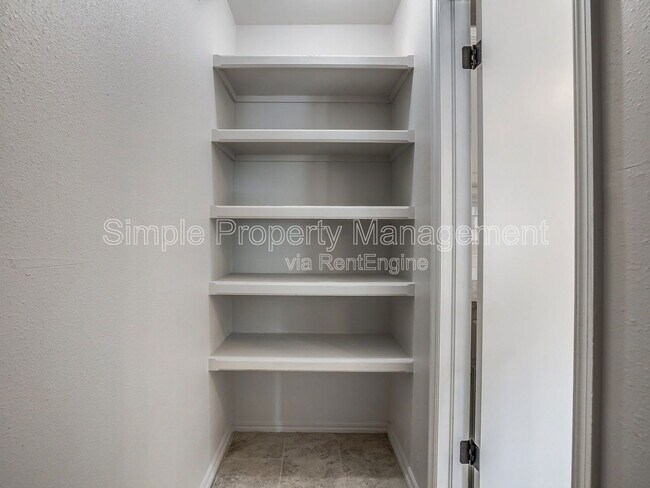 Building Photo - 2320 Yellowstone Dr