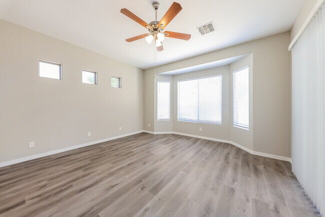 Building Photo - 1812 E South Mountain Ave