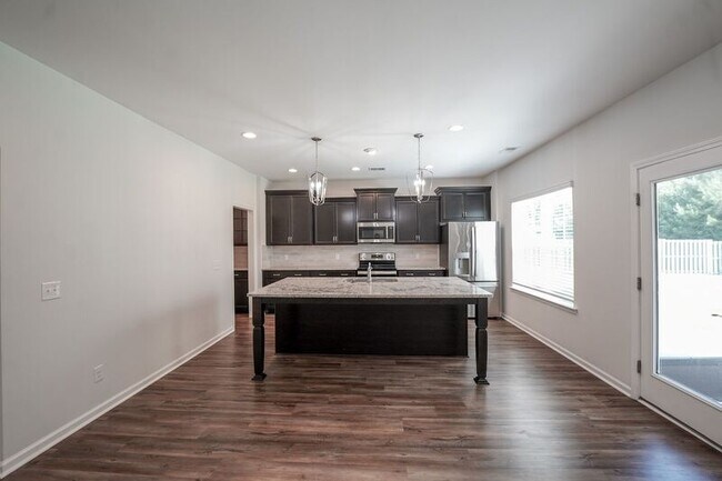 Building Photo - 3556 Castleoak Dr