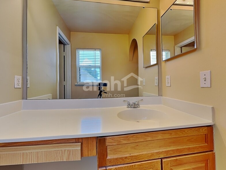 Building Photo - 375 Regal Downs Cir