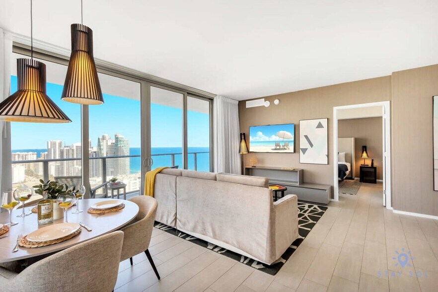 Building Photo - 4010 S Ocean Dr