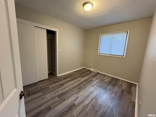 Building Photo - 4110 W Smithville Rd