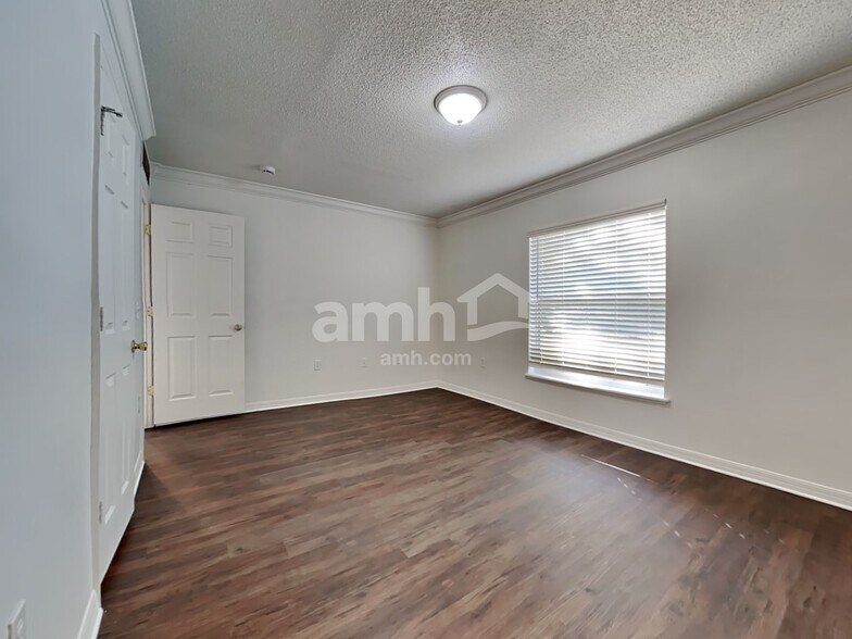 Building Photo - 6686 Gentle Oaks Dr E