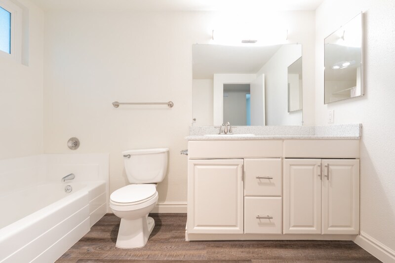 Building Photo - 1135 Meadow Lake Dr