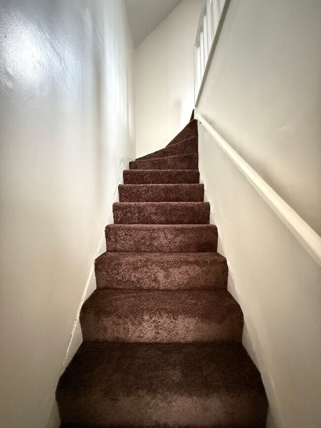 Building Photo - Spacious 3-Bedroom Single-Family Home-Near Hospital- Jackson, MI