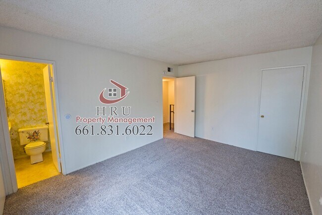Building Photo - SW- condo 3bed-1.5 bath