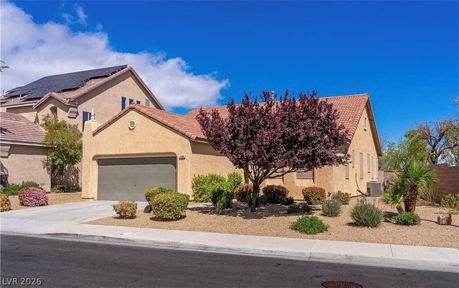 Building Photo - 2406 Paveene Ave